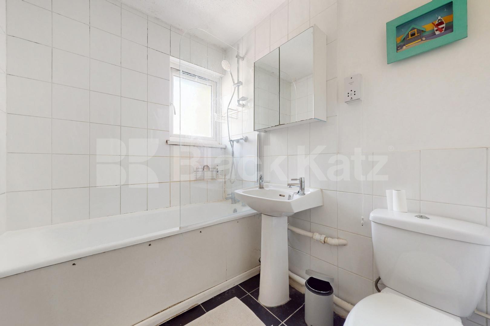 Generous four bed house, Includes heating & hot water   Hampton Street , Elephant and Castle