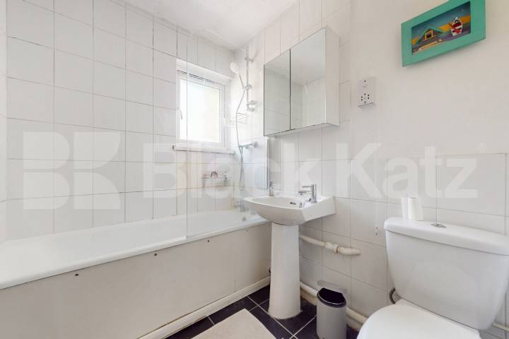 Generous four bed house, Includes heating & hot water   Hampton Street , Elephant and Castle
