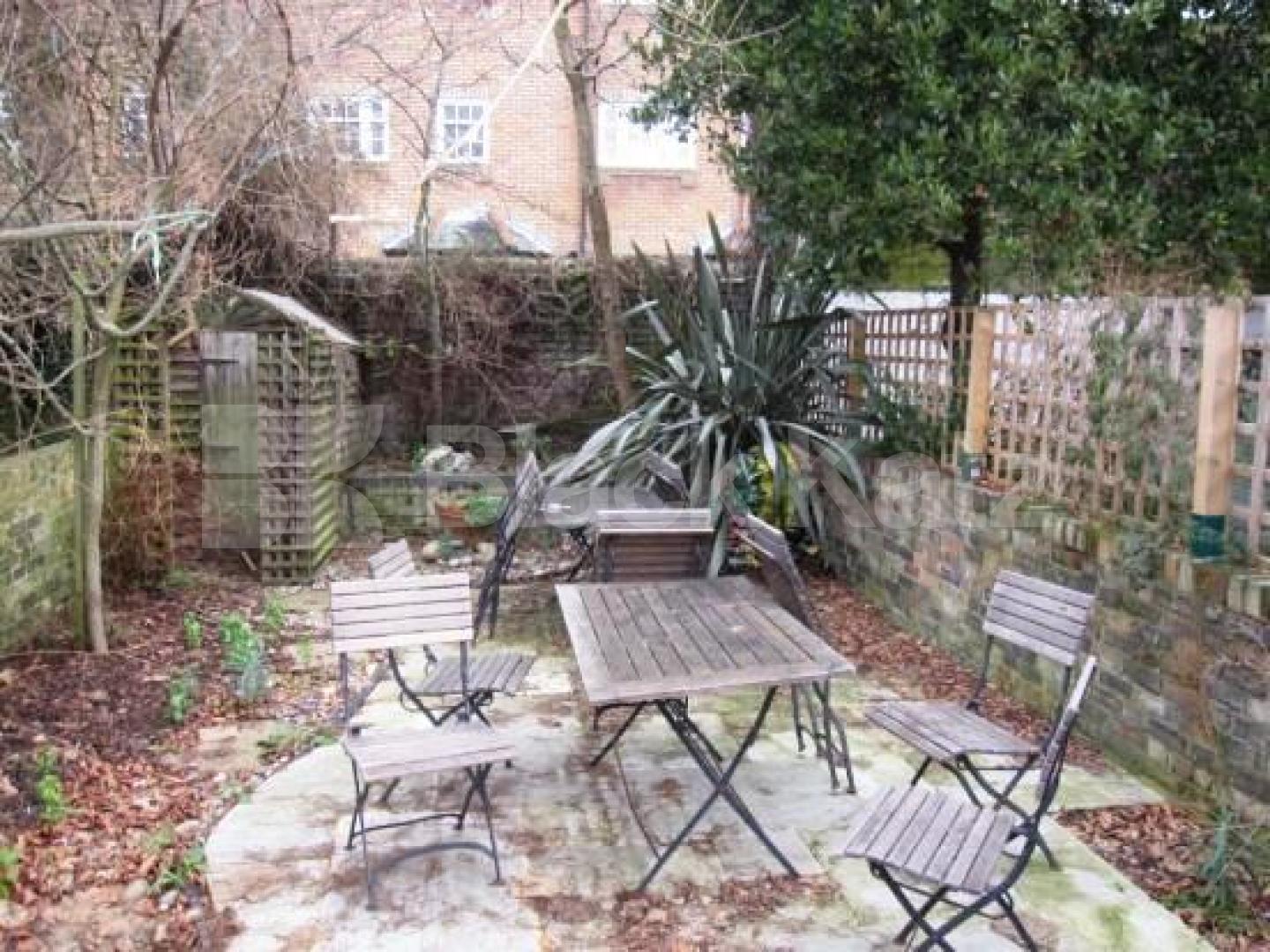 			STUNNING HOUSE!, 4 Bedroom, 1 bath, 1 reception House			 Kiver Road, UPPER HOLLOWAY