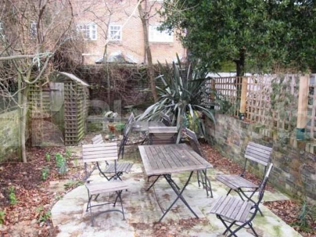 			STUNNING HOUSE!, 4 Bedroom, 1 bath, 1 reception House			 Kiver Road, UPPER HOLLOWAY