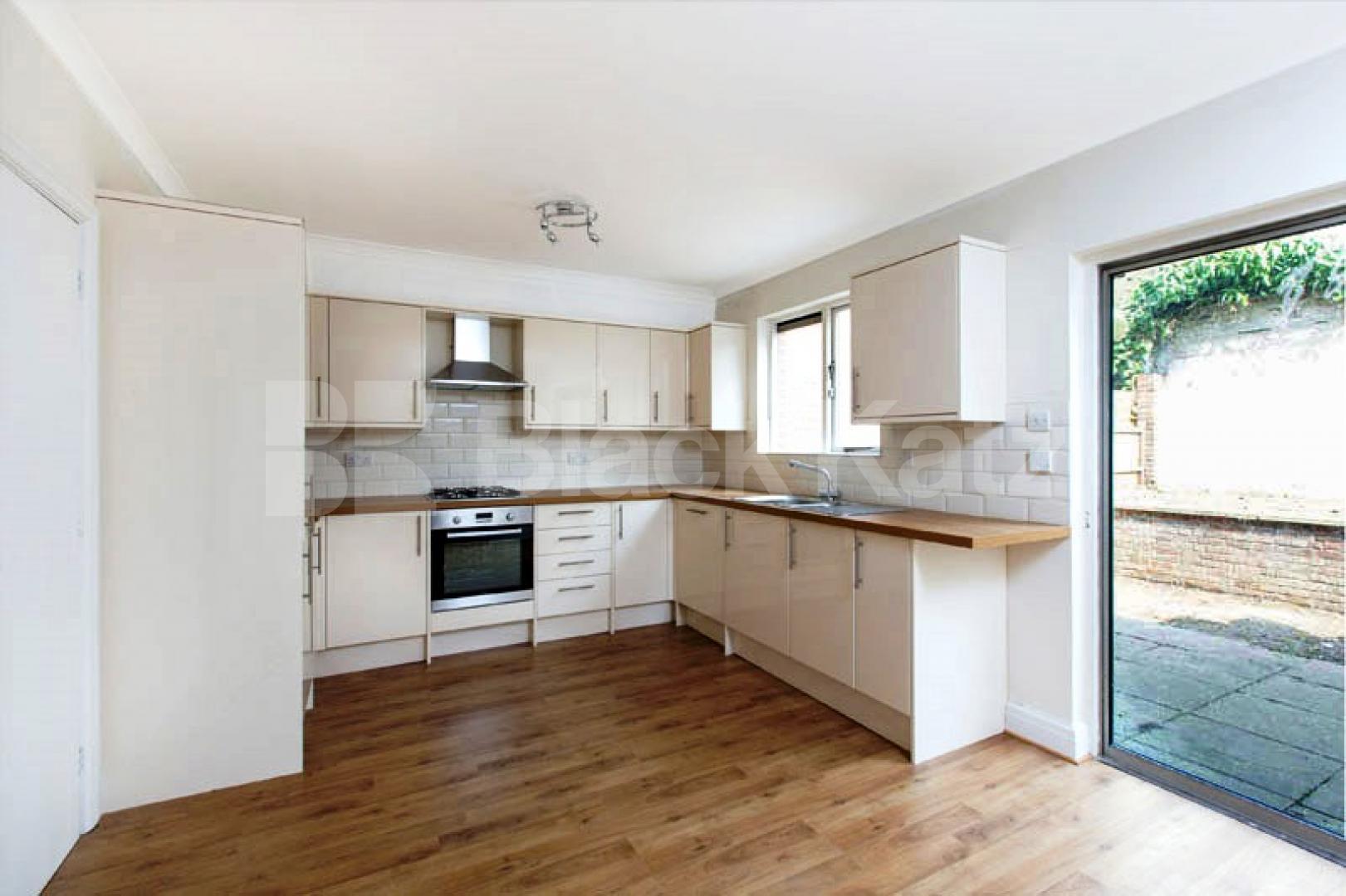 			NEW INSTRUCTION!, 4 Bedroom, 1 bath, 1 reception Mews House			 Hogan Mews, PADDINGTON BASIN