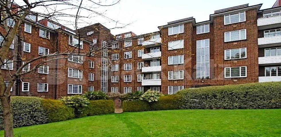 			FOUR DOUBLE BEDROOMS!!!, 4 Bedroom, 1 bath, 1 reception Flat			 Finchley Road, FINCHLEY ROAD