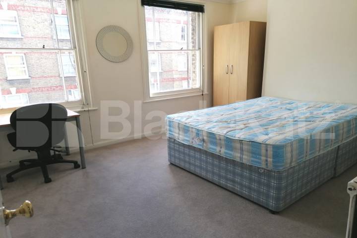 Georgian house,two bathrooms, charming patio garden & highly desirable address  Henshaw Street, Elephant and Castle/Borough