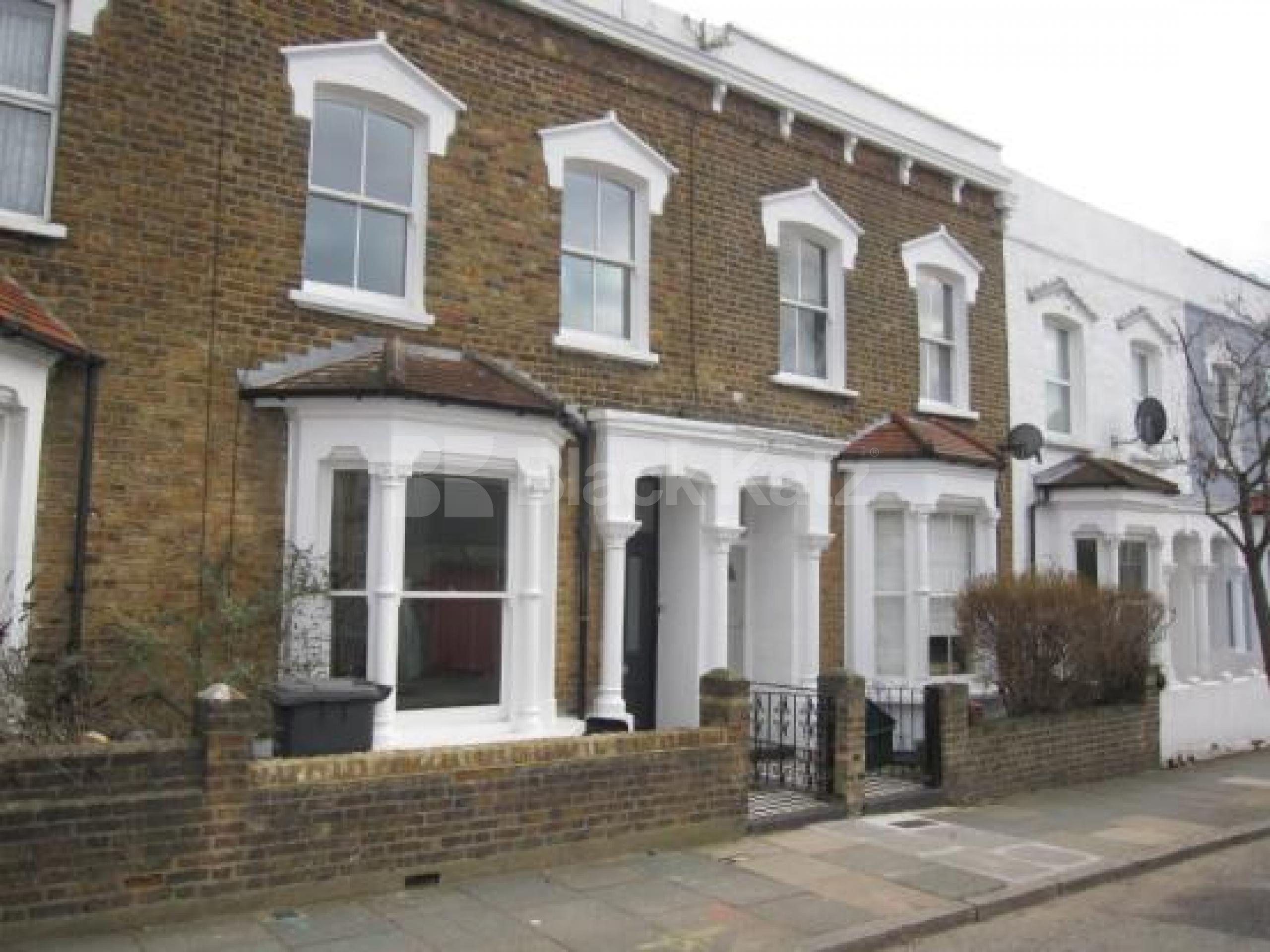 			STUNNING HOUSE!, 4 Bedroom, 1 bath, 1 reception House			 Kiver Road, UPPER HOLLOWAY N19