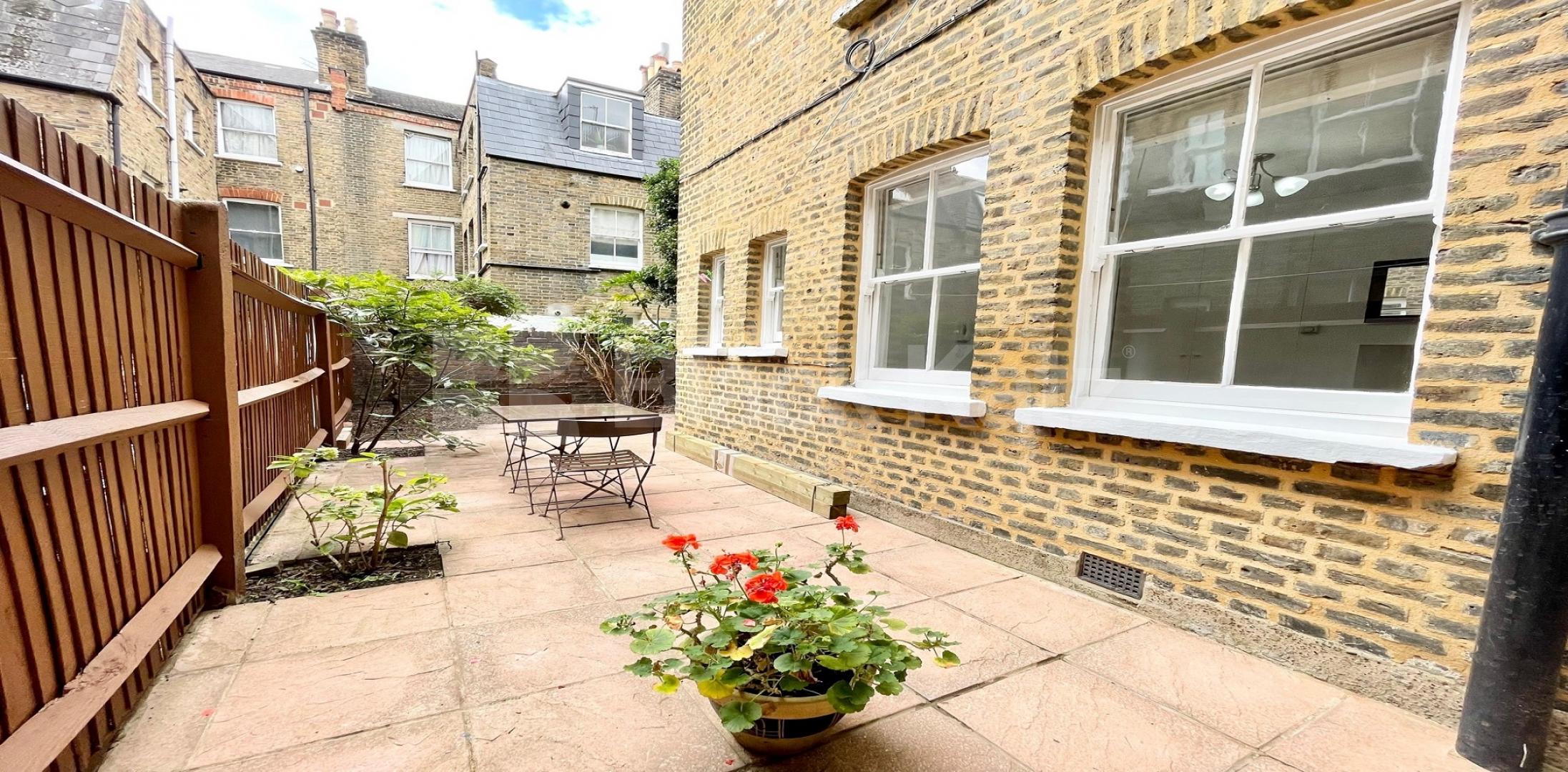 			LET, 2 Bedroom, 1 bath, 1 reception Ground Floor Flat			 Hackford Road, Oval