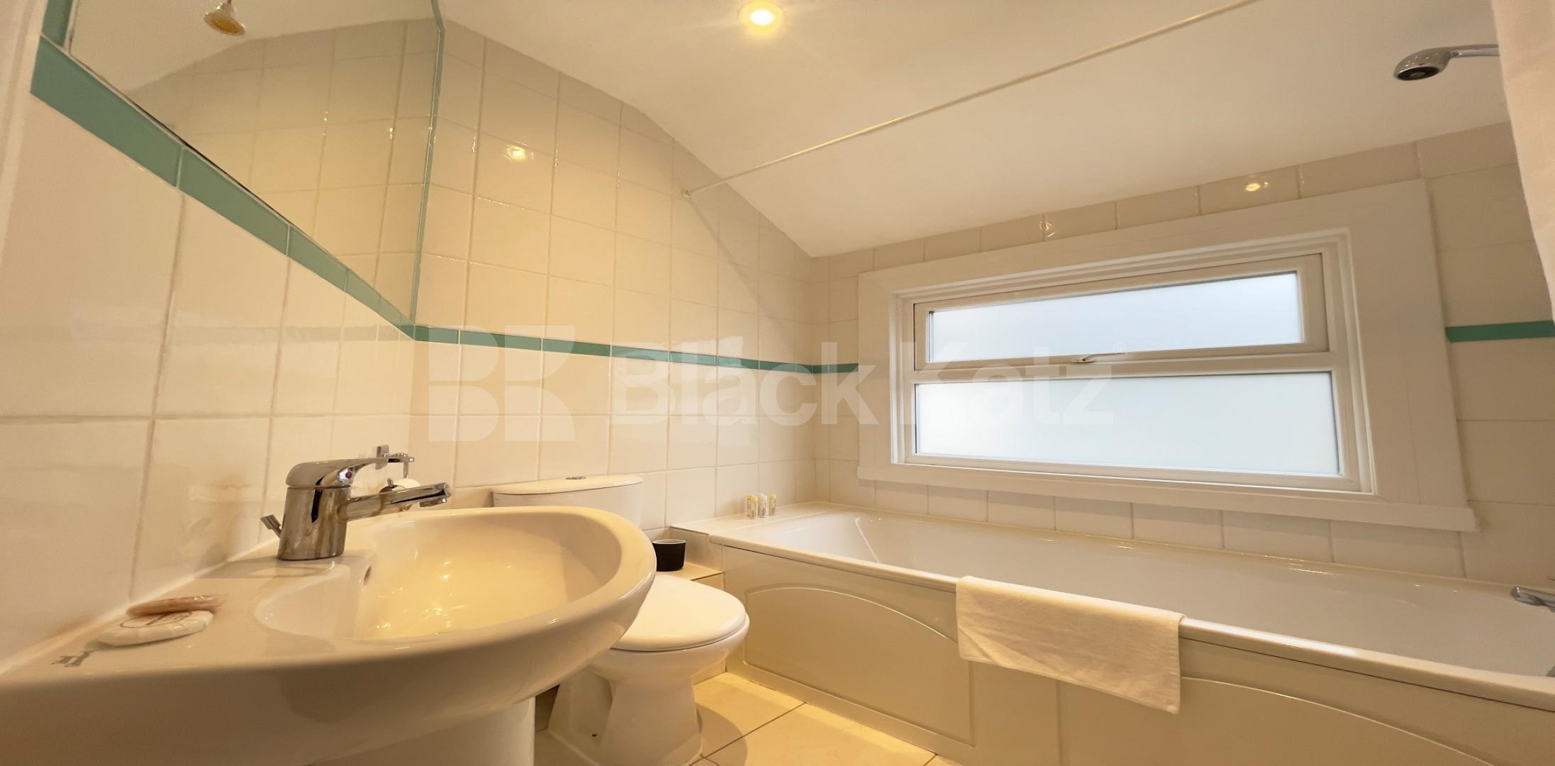 			LET, 2 Bedroom, 2 bath, 1 reception Apartment			 Handforth Road, Oval