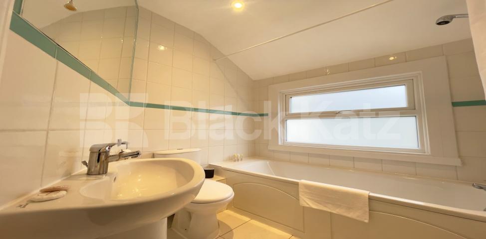 			LET, 2 Bedroom, 2 bath, 1 reception Apartment			 Handforth Road, Oval