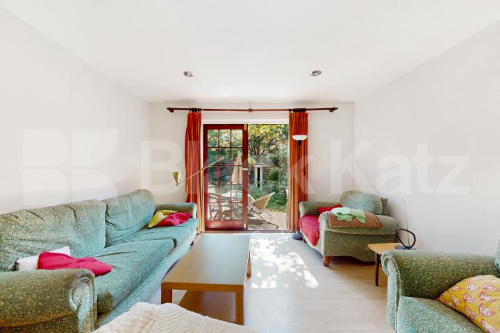Generous four bed house, Includes heating & hot water   Hampton Street , Elephant and Castle