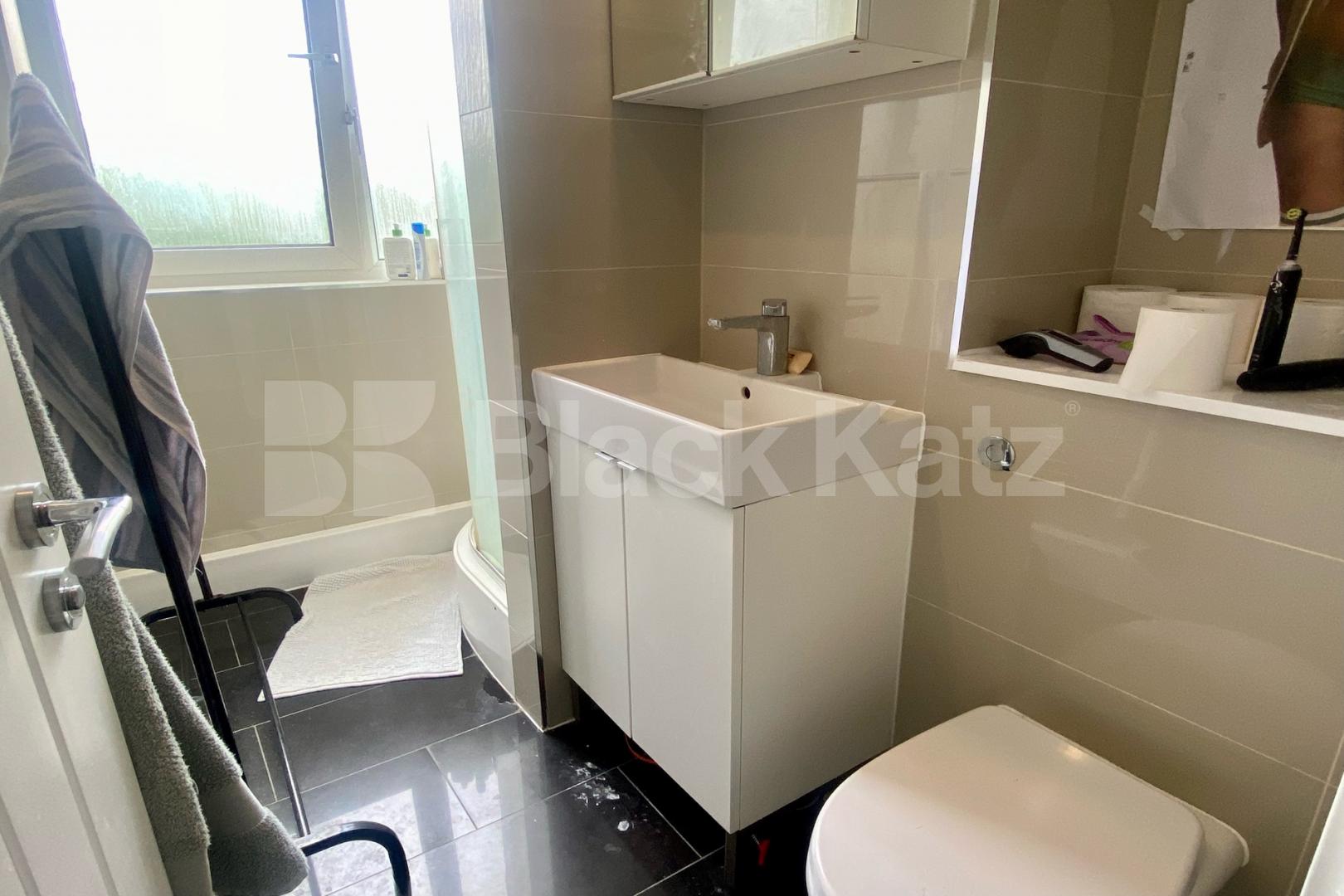 Modern, stylish & offering over 820 Sq.Ft of living and entertaining space  Harper Road , London Bridge / Borough 