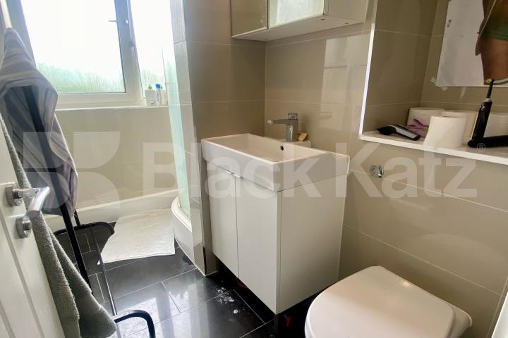 Modern, stylish & offering over 820 Sq.Ft of living and entertaining space  Harper Road , London Bridge / Borough 