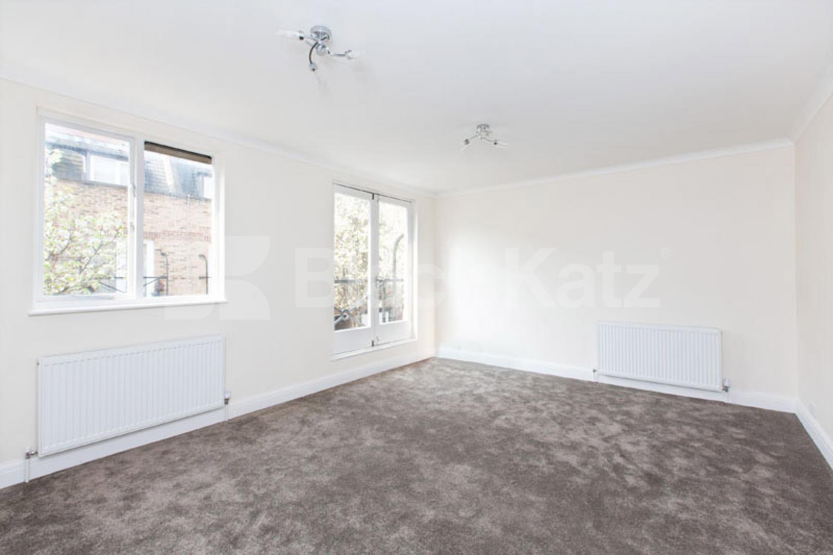 			NEW INSTRUCTION!, 4 Bedroom, 1 bath, 1 reception Mews House			 Hogan Mews, PADDINGTON BASIN