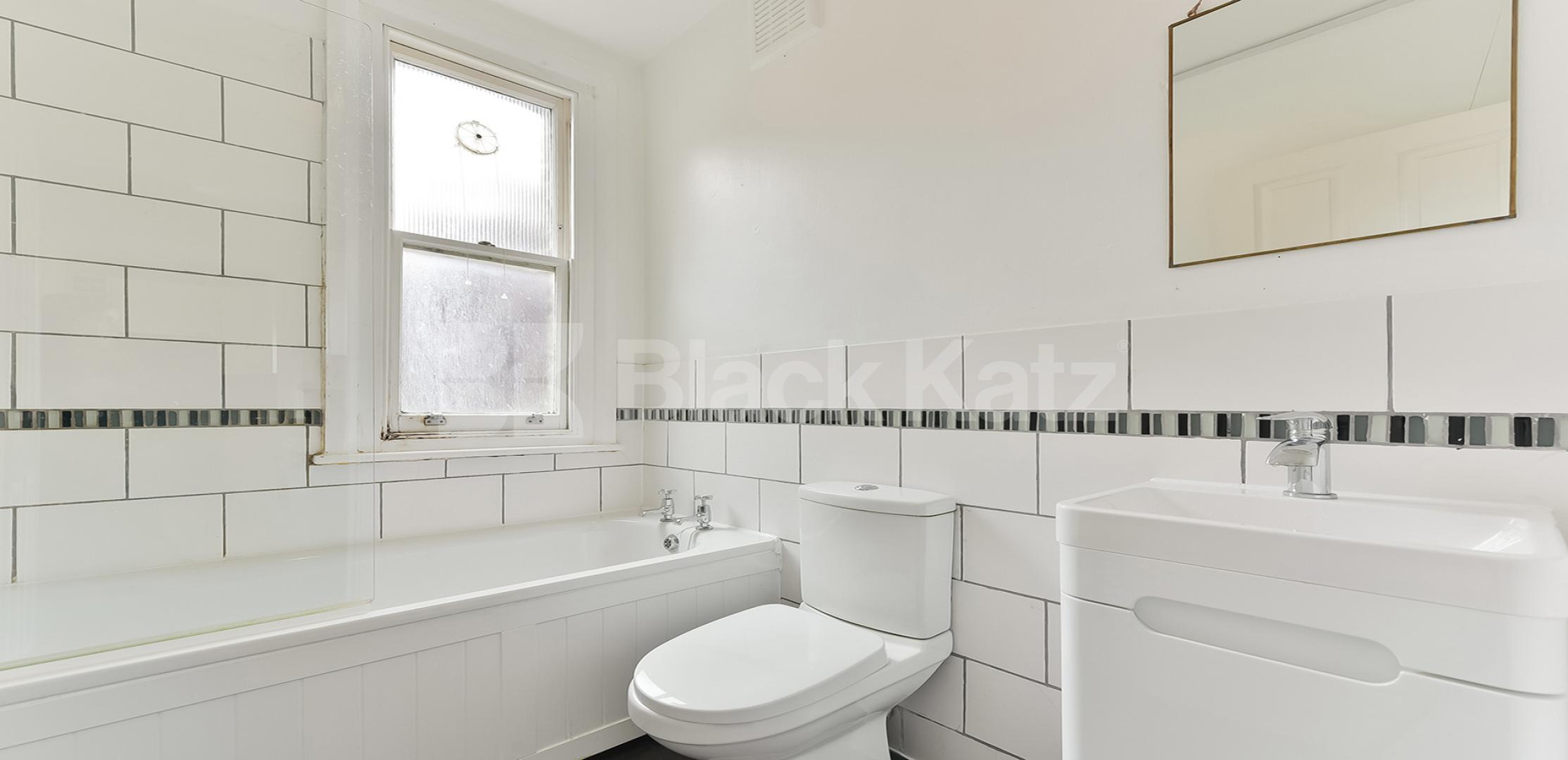 			NEW INSTRUCTION, 3 Bedroom, 1 bath, 1 reception Apartment			 Herne Hill Road, Loughborough Junction / Brixton