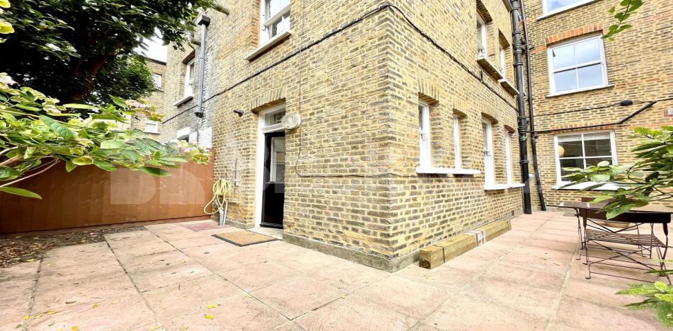 			LET, 2 Bedroom, 1 bath, 1 reception Ground Floor Flat			 Hackford Road, Oval