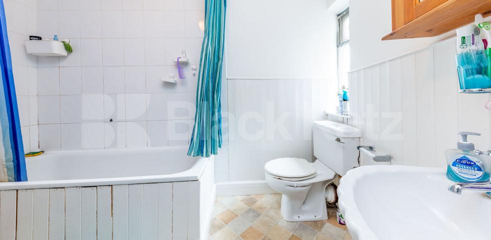 			2 Bedroom, 1 bath, 1 reception Maisonette			 Nether Street, FINCHLEY CENTRAL