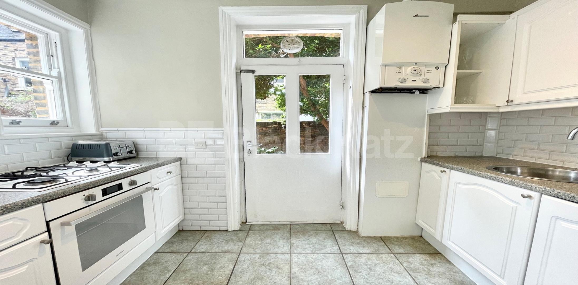 			LET, 2 Bedroom, 1 bath, 1 reception Ground Floor Flat			 Hackford Road, Oval