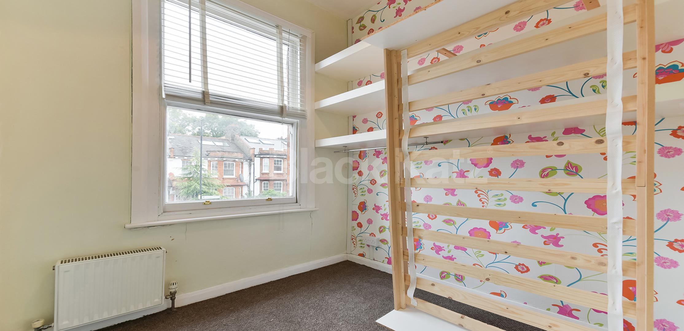 			NEW INSTRUCTION, 3 Bedroom, 1 bath, 1 reception Apartment			 Herne Hill Road, Loughborough Junction / Brixton