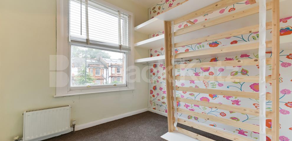 			NEW INSTRUCTION, 3 Bedroom, 1 bath, 1 reception Apartment			 Herne Hill Road, Loughborough Junction / Brixton