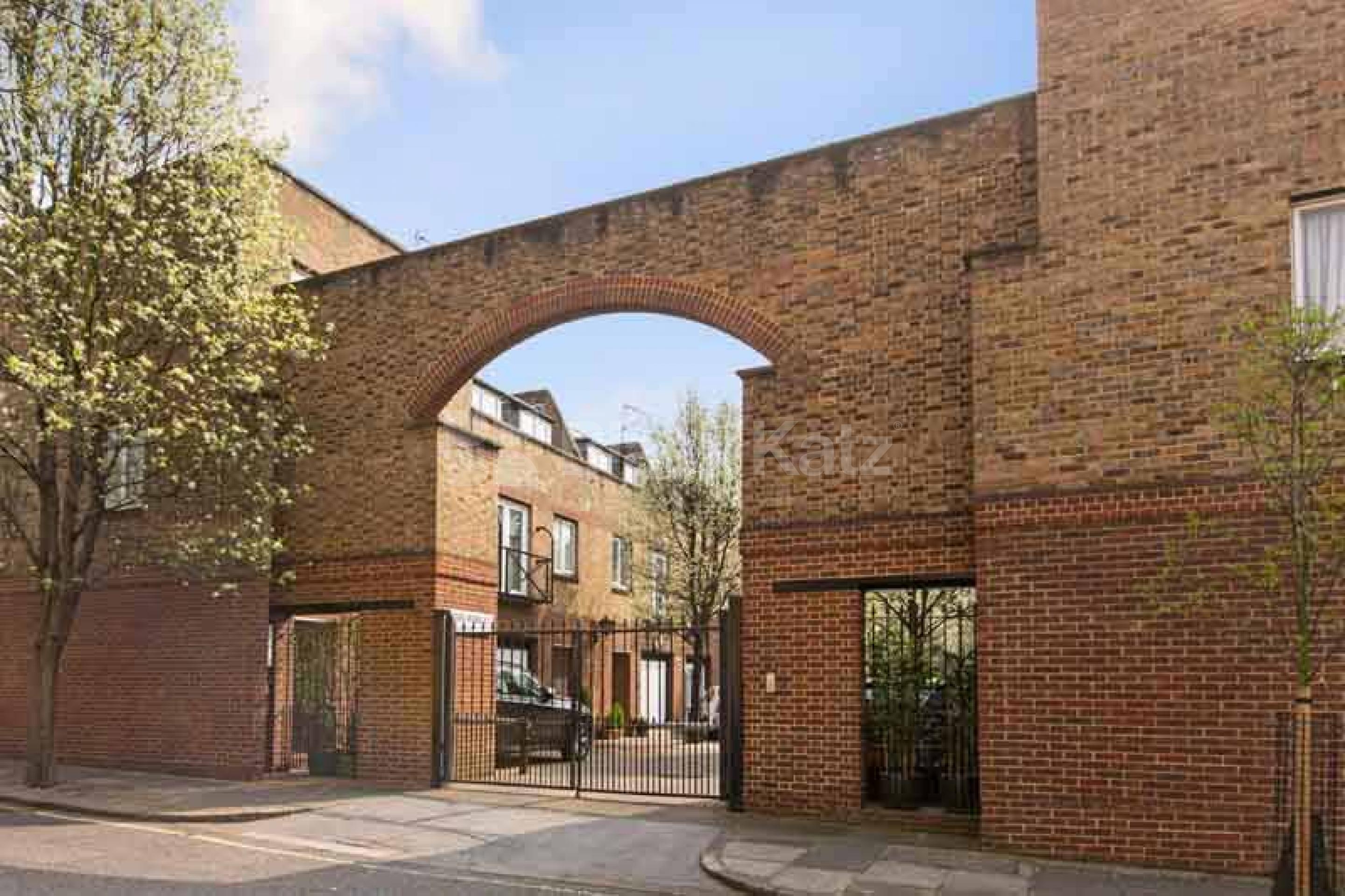 			NEW INSTRUCTION!, 4 Bedroom, 1 bath, 1 reception Mews House			 Hogan Mews, PADDINGTON BASIN W2