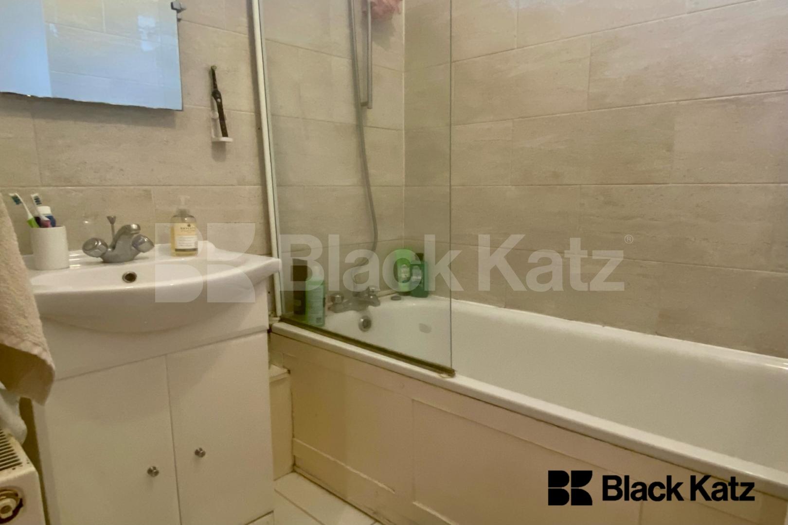 Spacious split level house with parking & charming patio garden Garratt Lane, Earlsfield