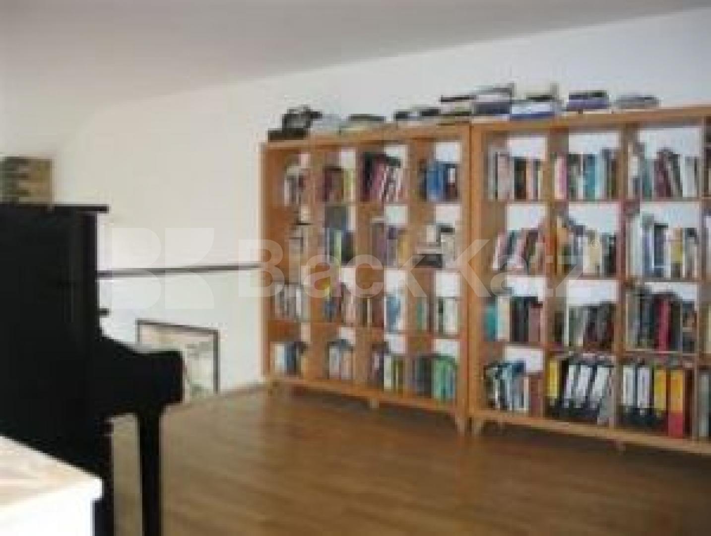 			MUST BE SEEN!, 2 Bedroom, 1 bath, 1 reception Apartment			 Hanway Place, SOHO