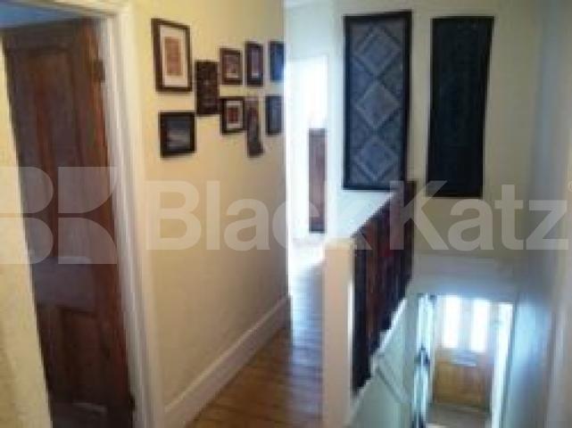 			A MUST SEE!, 3 Bedroom, 1 bath, 1 reception Flat			 North View road, CROUCH END