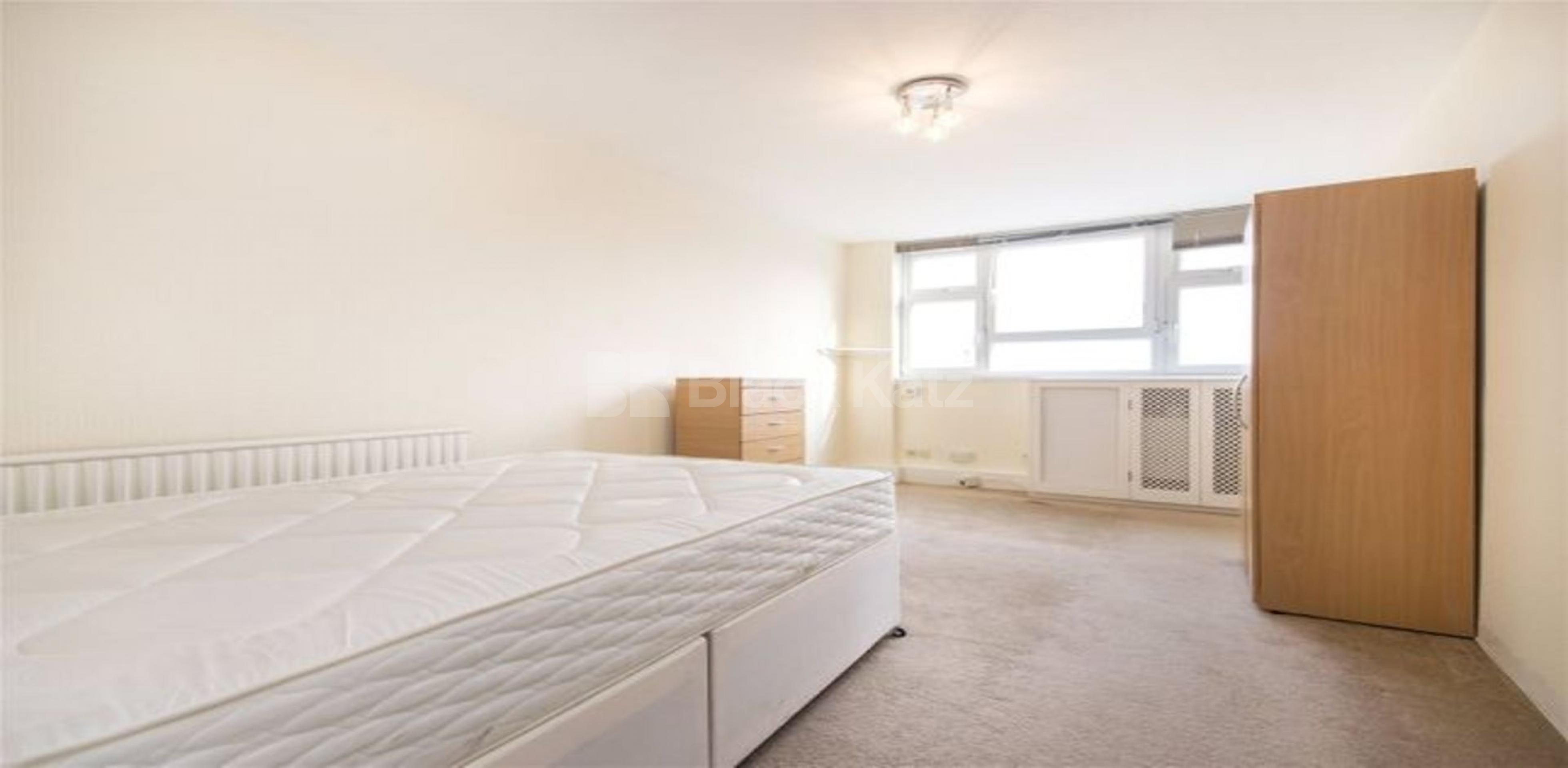 			LOCATION LOCATION LOCATION !!!, 2 Bedroom, 1 bath, 1 reception Apartment			 HALL STREET, ANGEL / CLARKENWELL EC1V