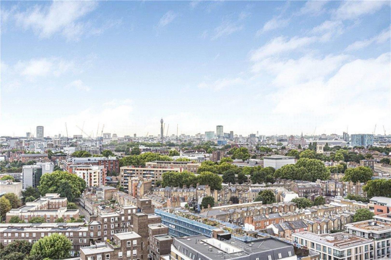 Located in Zone 1 in a prime location in EC1 perfect for 3 sharers  Hall Street, Clerkenwell - Angel