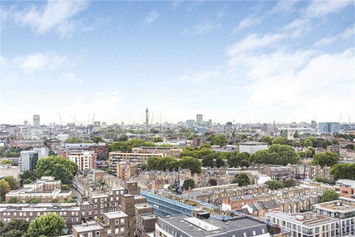 Located in Zone 1 in a prime location in EC1 perfect for 3 sharers  Hall Street, Clerkenwell - Angel