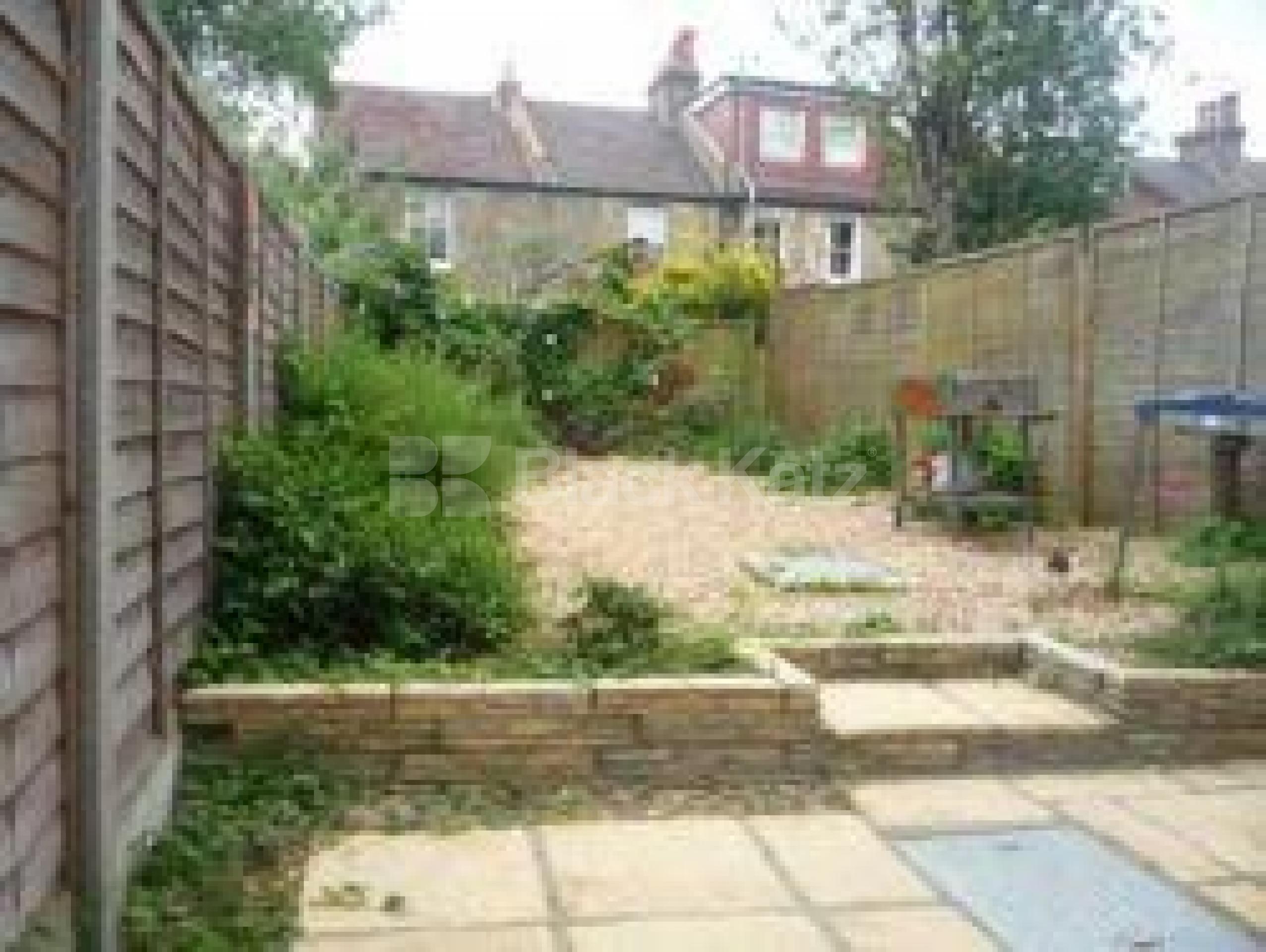 			3 Bedroom, 1 bath, 1 reception Flat			 Hamilton Road, EAST FINCHLEY N2