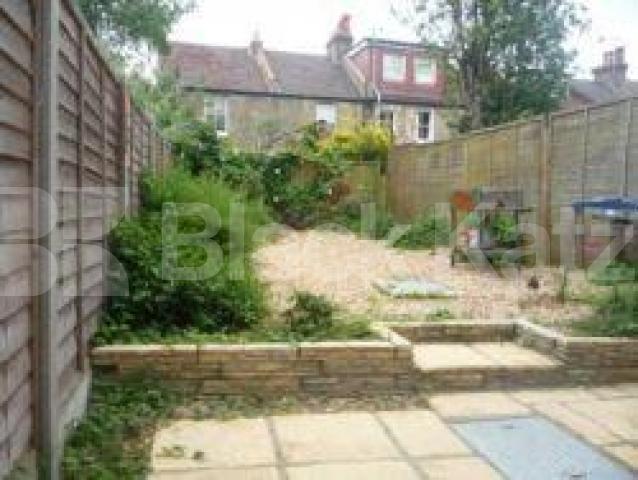 			3 Bedroom, 1 bath, 1 reception Flat			 Hamilton Road, EAST FINCHLEY