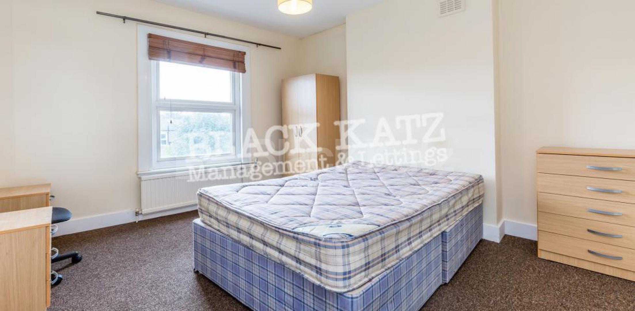 			3 Bedroom, 1 bath, 1 reception Flat			 Hampden Road, HARINGEY LADDER