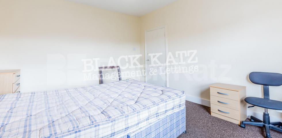 			3 Bedroom, 1 bath, 1 reception Flat			 Hampden Road, HARINGEY LADDER