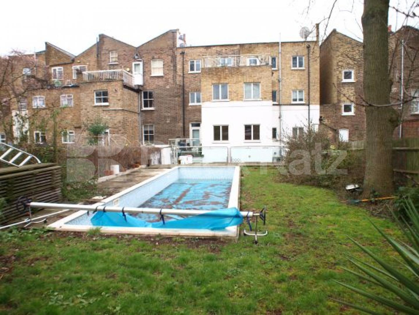 			4 Bedroom, 1 bath, 1 reception Flat			 Hanley Road, FINSBURY PARK N4