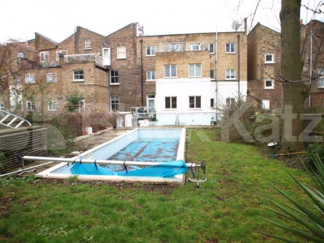 			4 Bedroom, 1 bath, 1 reception Flat			 Hanley Road, FINSBURY PARK N4