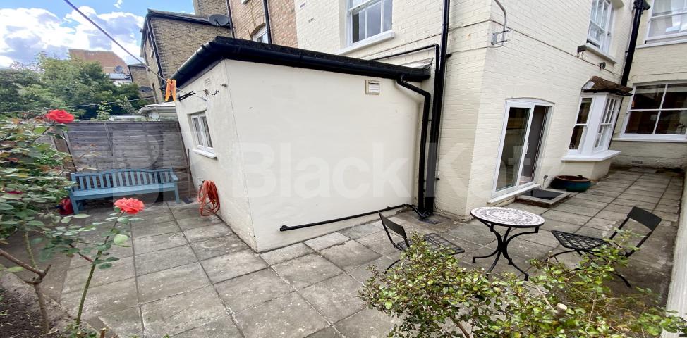 			LET, 2 Bedroom, 1 bath, 1 reception Apartment			 Handforth Road, Oval