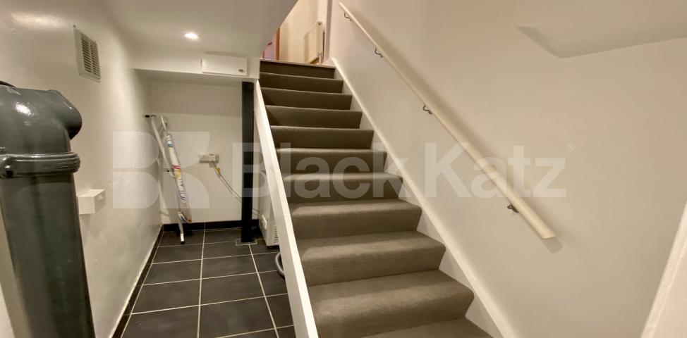 			LET, 2 Bedroom, 1 bath, 1 reception Apartment			 Handforth Road, Oval