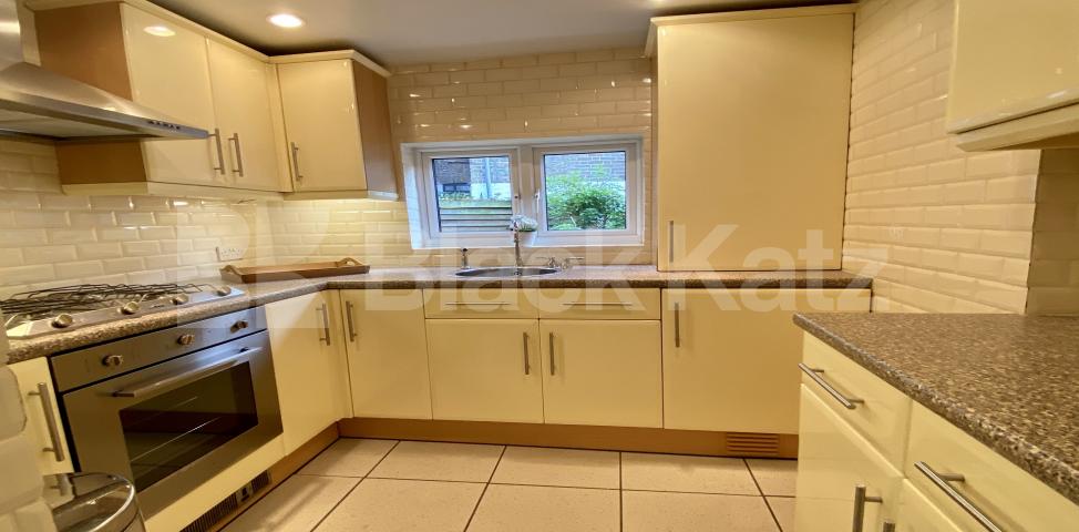 			LET, 2 Bedroom, 1 bath, 1 reception Apartment			 Handforth Road, Oval