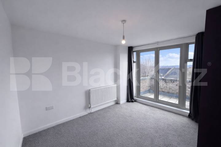Spacious one bed to rent with open with a wrap around balcony Handsworth Avenue, Highams Park