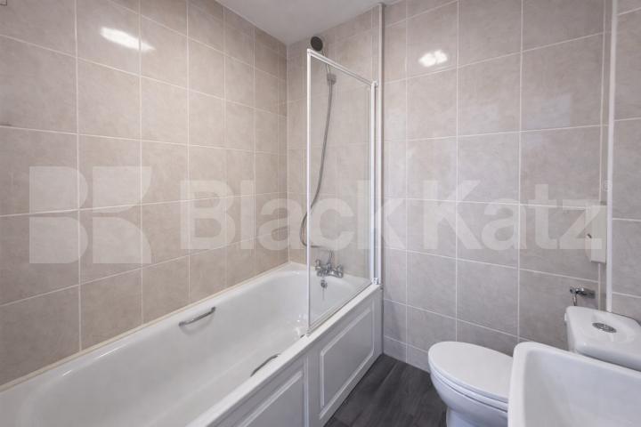 Spacious one bed to rent with open with a wrap around balcony Handsworth Avenue, Highams Park