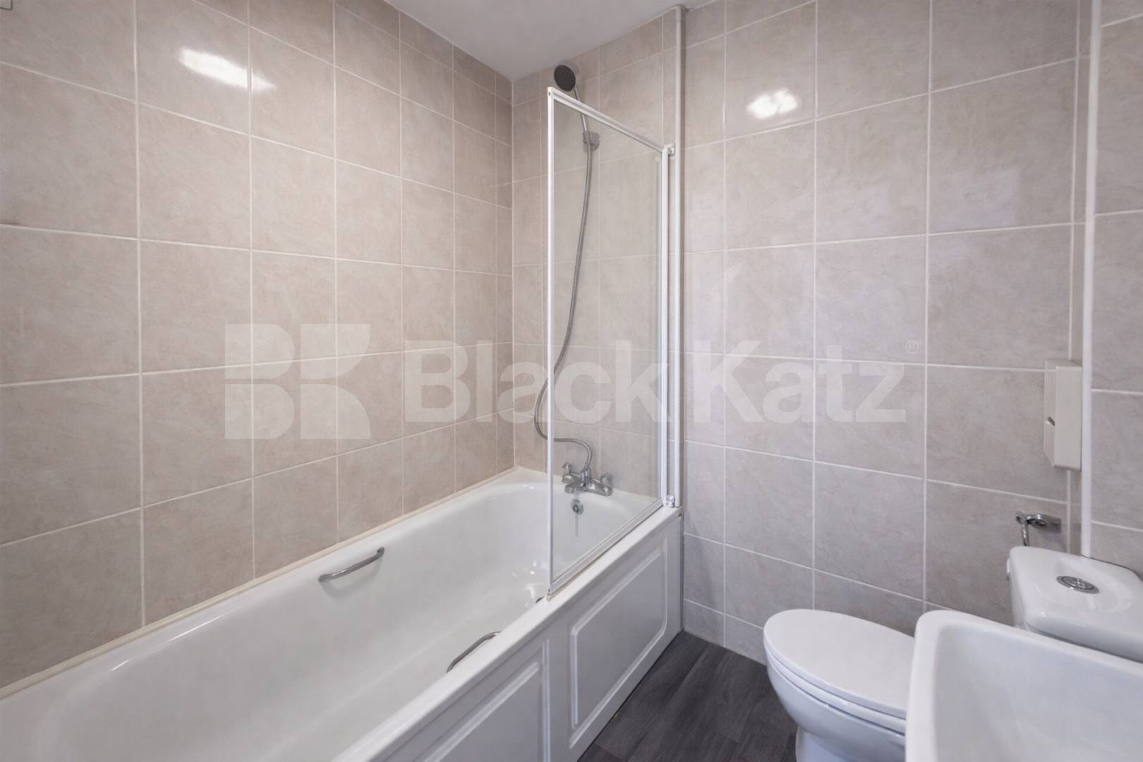 Spacious one bed to rent with open with a wrap around balcony Handsworth Avenue, Highams Park