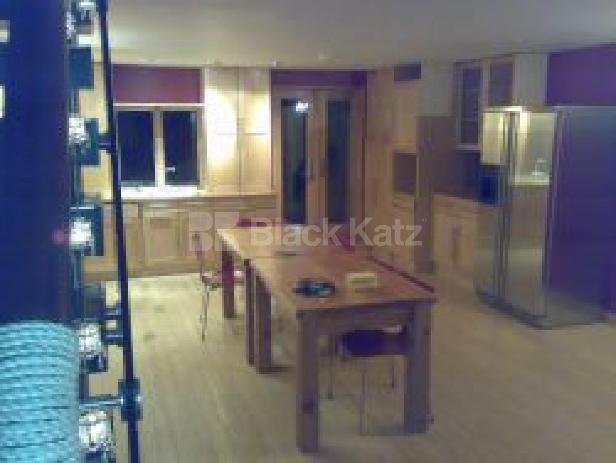 			4 Bedroom, 1 bath, 1 reception Flat			 Hanley Road, FINSBURY PARK N4 N4