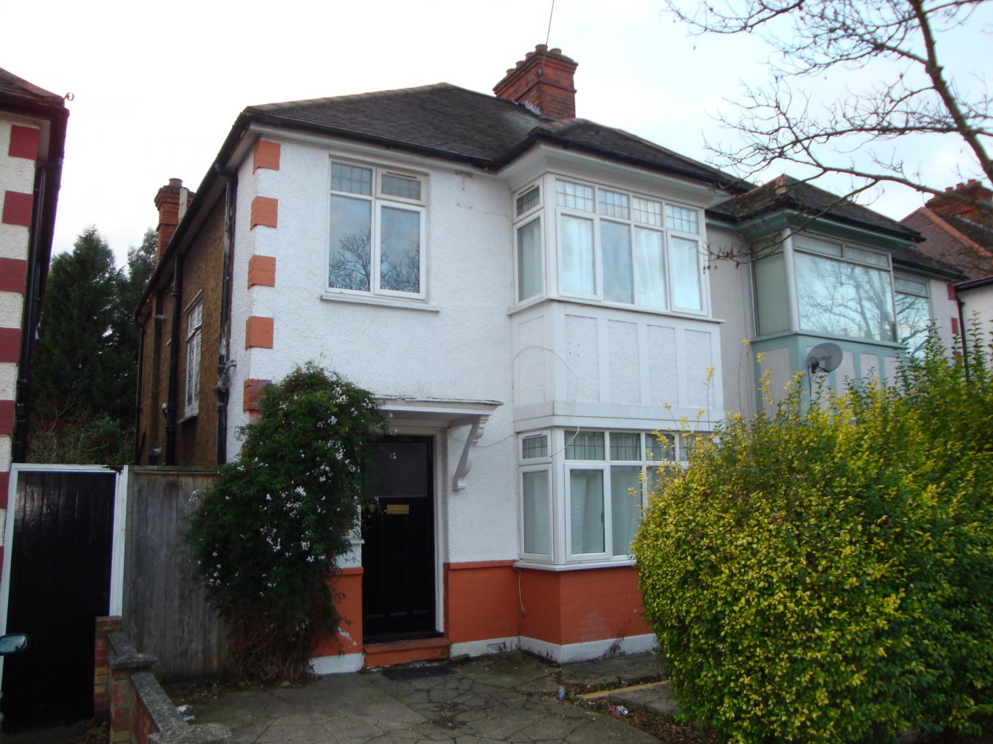 			4 Bedroom, 1 bath, 1 reception House			 Hanover Road, QUEENS PARK