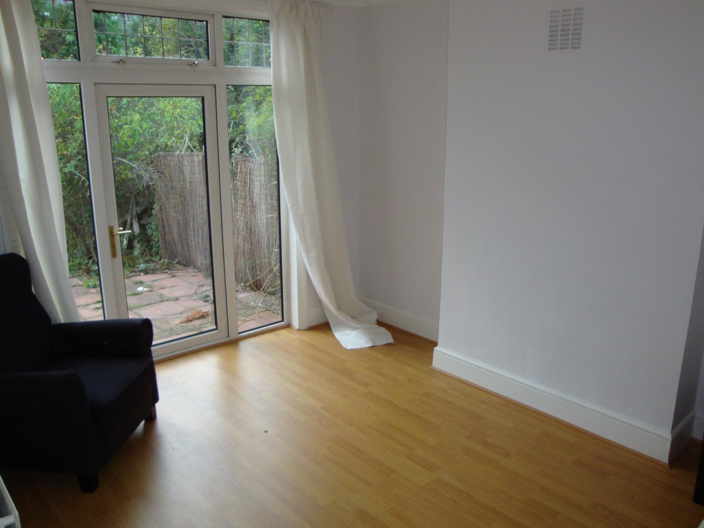 			4 Bedroom, 1 bath, 1 reception House			 Hanover Road, QUEENS PARK