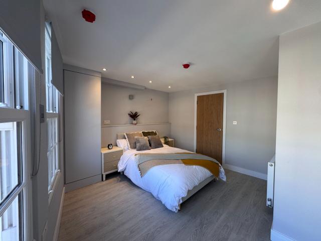 			3 Bedroom, 2 bath, 1 reception Flat			 High Road, Willesden Green