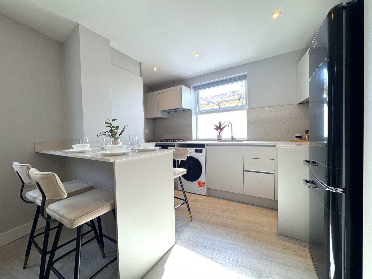 			3 Bedroom, 2 bath, 1 reception Flat			 High Road, Willesden Green