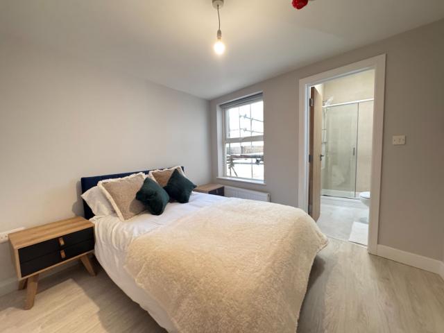 			3 Bedroom, 2 bath, 1 reception Flat			 High Road, Willesden Green