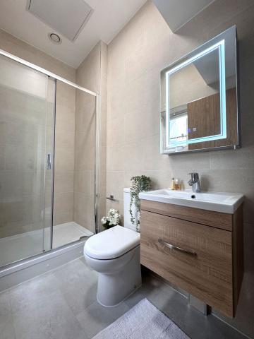 			3 Bedroom, 2 bath, 1 reception Flat			 High Road, Willesden Green