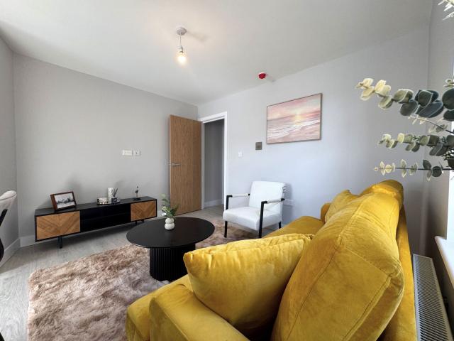 			3 Bedroom, 2 bath, 1 reception Flat			 High Road, Willesden Green