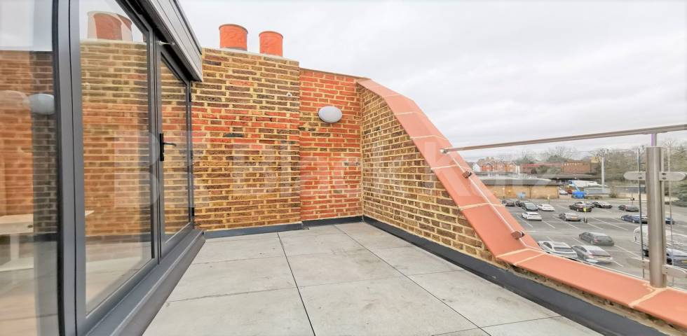 Unique Penthouse with stunning views High Road, Willesden Green