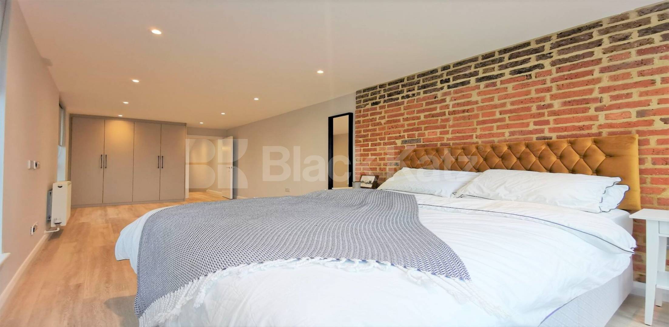 Unique Penthouse with stunning views High Road, Willesden Green
